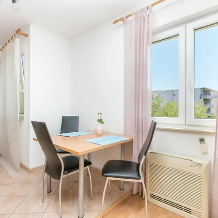 아파트 By The Sea Tucepi, Makarska - 24643